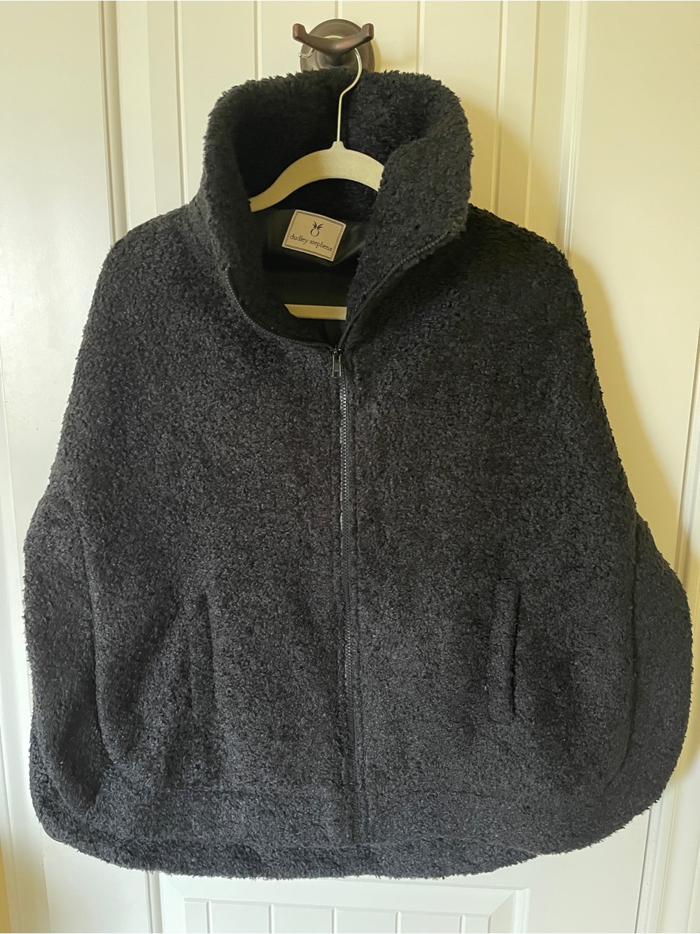 Dudley Stephens Ashford Poncho (Black)